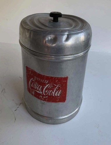 Coca-cola icebox in...